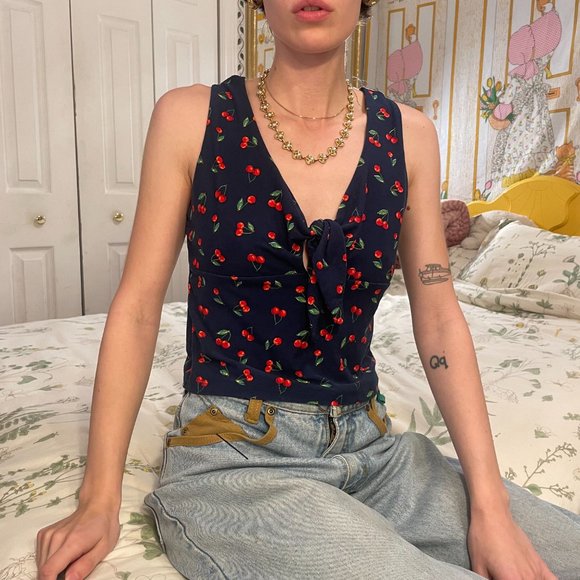 Cherry Print Sleeveless Top - Picture 8 of 11